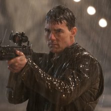 Jack Reacher: Punto di non ritorno - Tom Cruise armato in una scena del film
