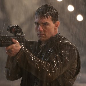 Jack Reacher: Punto di non ritorno - Tom Cruise armato in una scena del film