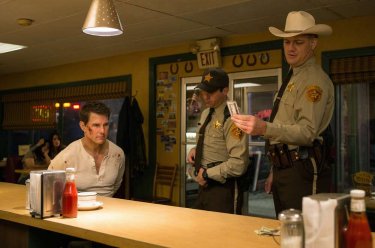 Jack Reacher: Never Go Back - Tom Cruise, Judd Lormand e Jason Douglas in una scena del film