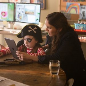 Pay the Ghost: Sarah Wayne Callies e Jack Fulton in una scena del film