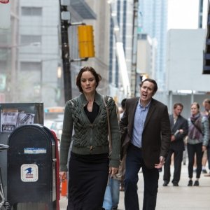 Pay the Ghost: Sarah Wayne Callies e Nicolas Cage in una scena del film