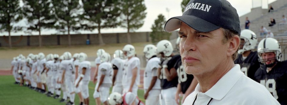 Friday Night Lights: Billy Bob Thornton in una scena