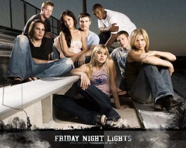 Friday Night Lights: Taylor Kitsch, Adrianne Palicki e altri membri del cast in una foto promozionale