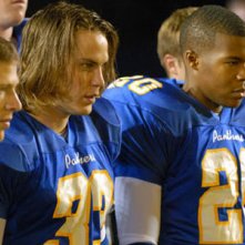 Friday Night Lights: Taylor Kitsch e Zach Gilford in una scena