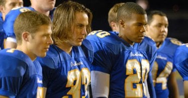 Friday Night Lights: Taylor Kitsch e Zach Gilford in una scena