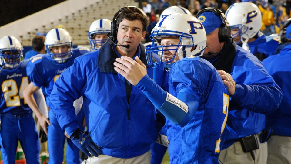 Friday Night Lights: una scena della serie con Kyle Chandler