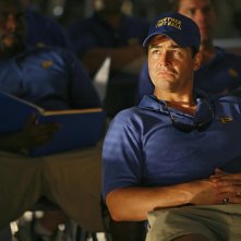 Friday Night Lights: Kyle Chanderl è il Coach Eric Taylor in una scena della serie