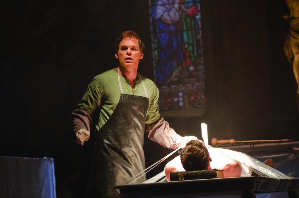 Dexter, Michael C. Hall in una scena della serie