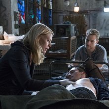 Homeland: Claire Danes e Rupert Friend in un'immagine della serie