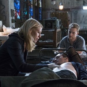Homeland: Claire Danes e Rupert Friend in un'immagine della serie