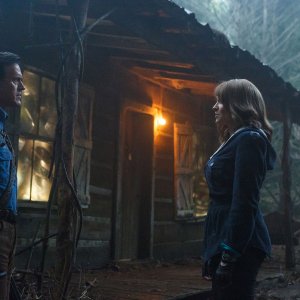 Ash vs Evil Dead: un'immagine di Bruce Campbell e Lucy Lawless