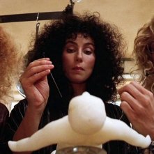 Le streghe di Eastwick: Susan Sarandon, Cher e Michelle Pfeiffer in una scena del film