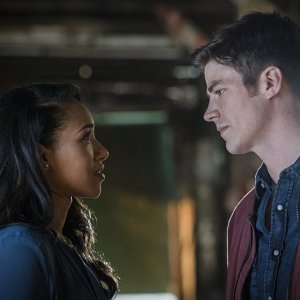 The Flash: un'immagine di Barry e Iris in Flashpoint