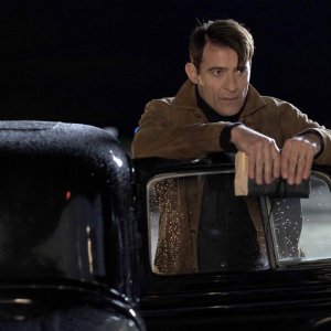 Timeless: Goran Visnjic in una foto del pilot