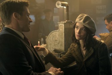 Timeless: un'immagine di Matt Lanter e Abigail Spencer