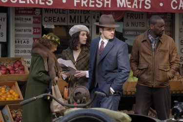 Timeless: Lucy (Abigail Spencer), Wyatt (Matt Lanter) e Rufus (Malcolm Barrett)