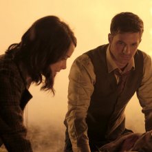 Timeless: Abigail Spencer e Matt Lanter in una foto del pilot