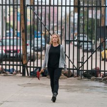 Fear the Walking Dead: Kim Dickens in una scena dell'episodio Date of Death