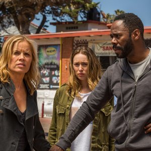 Fear the Walking Dead: una scena con Kim Dickens nell'episodio North