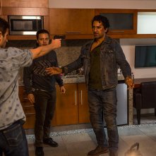 Fear the Walking Dead: Cliff Curtis in una scena dell'episodio North