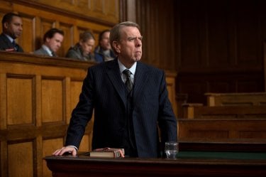 Denial: Timothy Spall in una scena del film