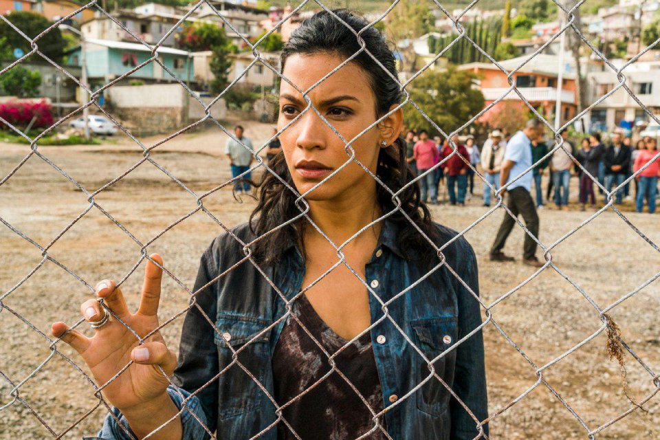 Fear the Walking Dead: Danay Garcia in una scena