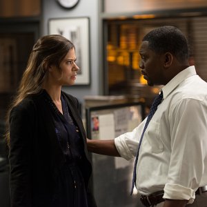 Frequency: Peyton List e Mekhi Phifer in una foto del pilot