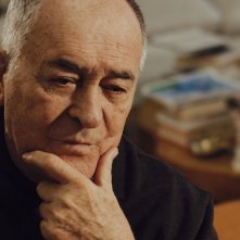 Cinque mondi: Bernardo Bertolucci in un'immagine del documentario