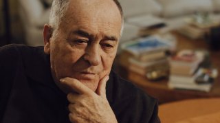 Cinque mondi: Bernardo Bertolucci in un'immagine del documentario