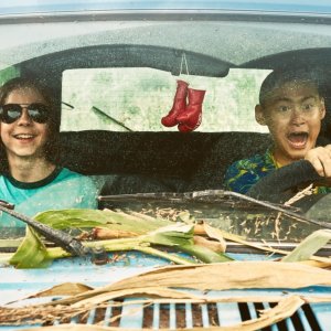 Goodbye Berlin: Tristan Göbel e Anand Batbileg in una scena del film