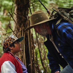 Hunt for the Wilderpeople: Julian Dennison e Sam Neill in una scena del film