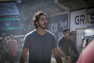 Lion: Dev Patel in una scena del film