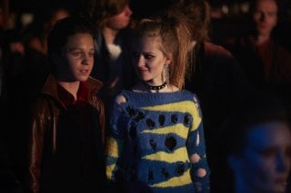 London Town: Nell Williams e Daniel Huttlestone in una scena del film