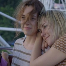 Lovesong: Riley Keough e Jena Malone in una scena del film