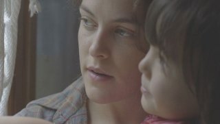 Lovesong: Riley Keough in una scena del film