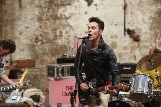 London Town: la prima immagine di Jonathan Rhys Meyers nei panni del leader dei Clash