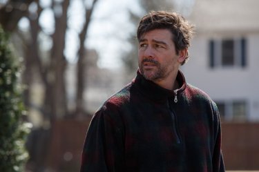 Manchester by the Sea: Kyle Chandler in un momento del film
