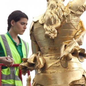 Nocturama: Manal Issa in una scena del film