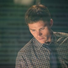 Snowden: Scott Eastwood in una scena del film