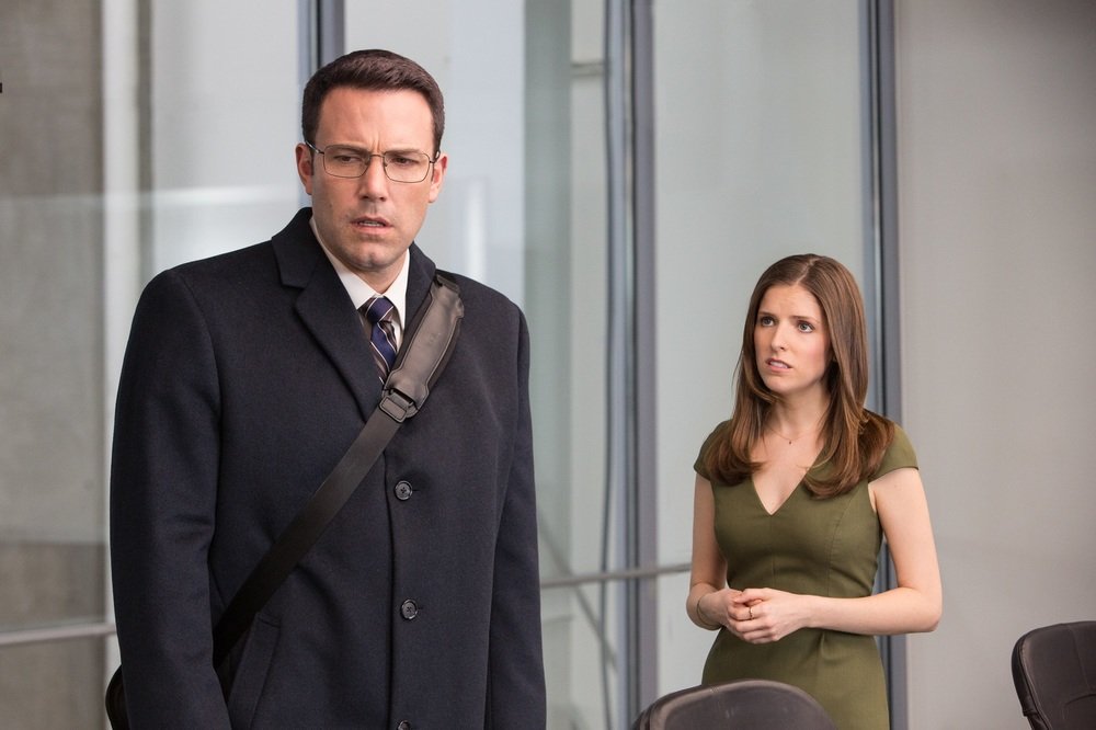Ben Affleck e Anna Kendrick in una scena di The Accountant