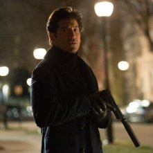 The Accountant: Jon Bernthal in una scena del film