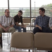 The Hollars: John Krasinski, Charlie Day, Richard Jenkins e Anna Kendrick in una scena del film