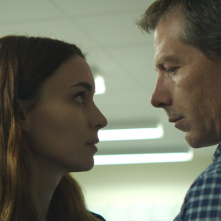 Una: Rooney Mara e Ben Mendelsohn in una scena del film