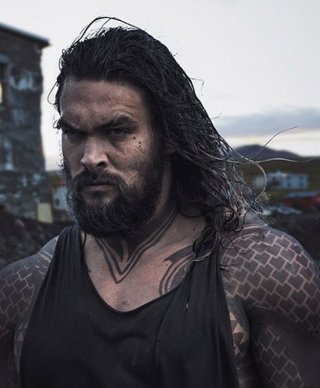 Justice League: una foto di Jason Momoa
