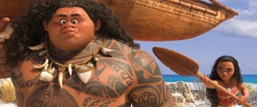 Oceania: Vaiana affronta Maui in una foto del film