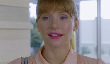 Black Mirror: un primo piano di Bryce Dallas Howard nell'episodio Nosedive