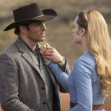 Westworld: James Marsden ed Evan Rachel Wood in The Stray