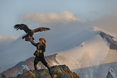 The Eagle Huntress: Aisholpan in una scena del documentario