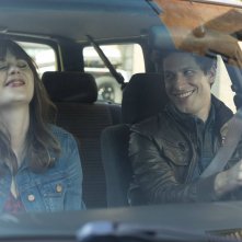 Brooklyn Nine-Nine: una foto di Zooey Deschanel e Andy Samberg in The Night Shift