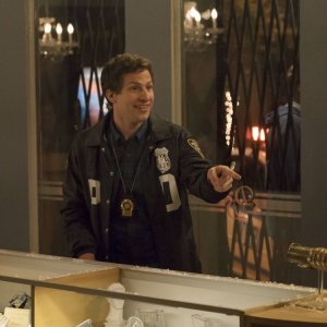 Brooklyn Nine-Nine: un'immagine di Andy Samberg in The Night Shift